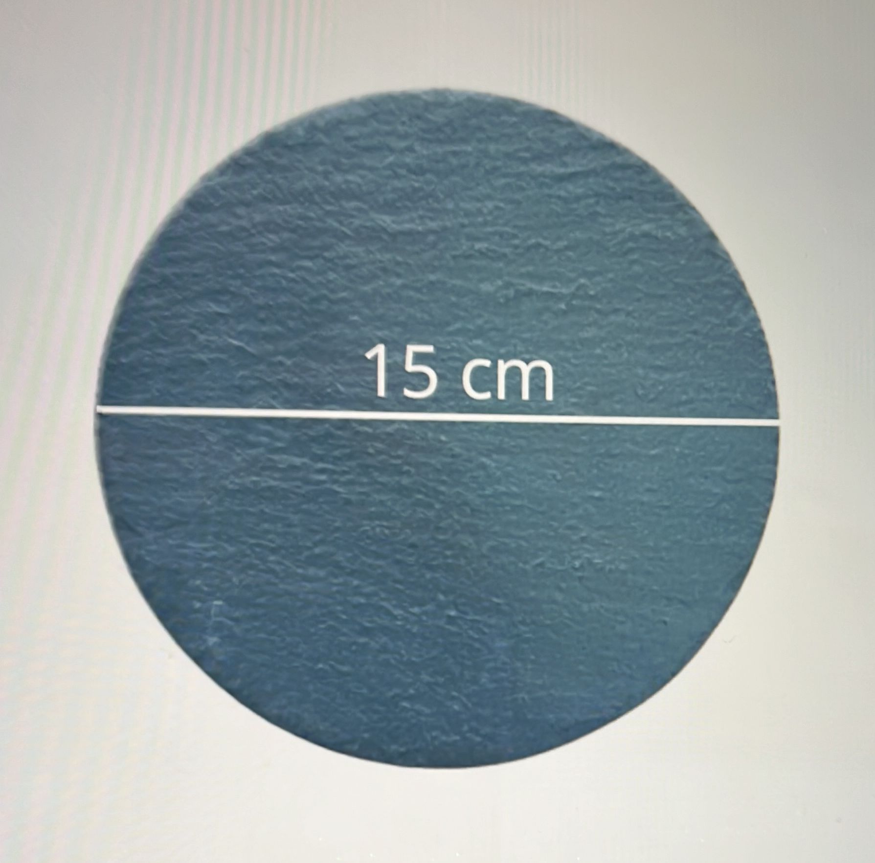 Plato redondo de pizarra natural de 15 cm, ideal para snacks, postres o porciones pequeñas