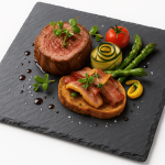 Plato cuadrado de pizarra natural 30x30 cm con carne, verduras y presentación gourmet estilo chef