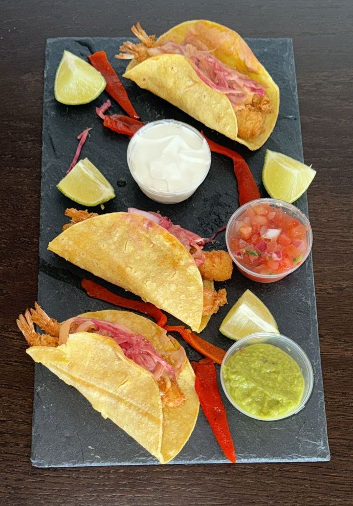 Bandeja de pizarra natural pequeña ideal para presentación de aperitivos y tapas