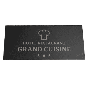 Plato de pizarra natural rectangular con logotipo grabado a láser, ideal para restaurantes y hoteles